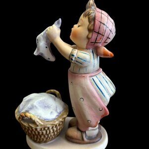 Vintage Hummel Wash Day #321 TMK-5 Artist Signed 1979 Excellent Condition